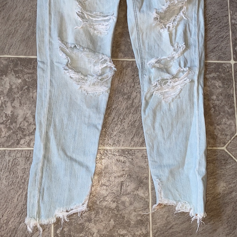American Eagle Tomgirl Distressed Light Wash Jeans - Picture 4 of 7